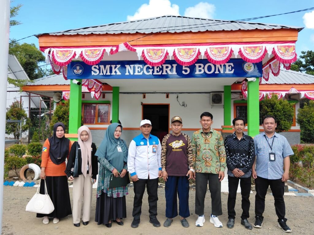 Disnaker Bone Bawa Angin Segar, Alumni SMKN 5 Bone Kini Bisa Urus Kartu Kuning di Sekolah whatsapp image 2026 08 14 at 09.45.22