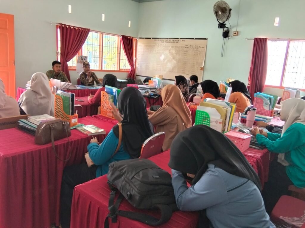 Disnaker Bone Bawa Angin Segar, Alumni SMKN 5 Bone Kini Bisa Urus Kartu Kuning di Sekolah whatsapp image 2026 08 14 at 11.41.34
